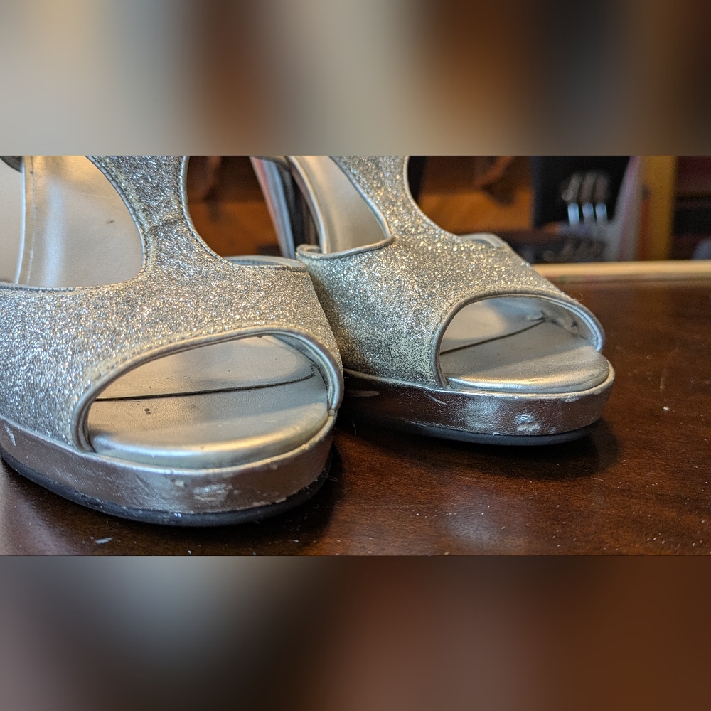 FIONI Night Silver Glitter 4 1/2" Heels. **Size 8. - Picture 9 of 16